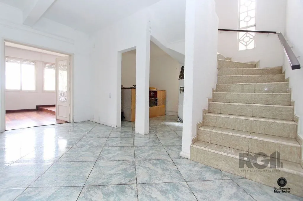 Imagem Casa com 5 suítes, 7 banheiros, 4 vagas no bairro Partenon