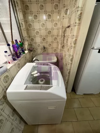 Imagem Praia da enseada 50 metros da praia , apartamento com 1 dormitório , 2 banheiros, sala com varanda e possui 2 elevadores região Carrefour, ótima localização