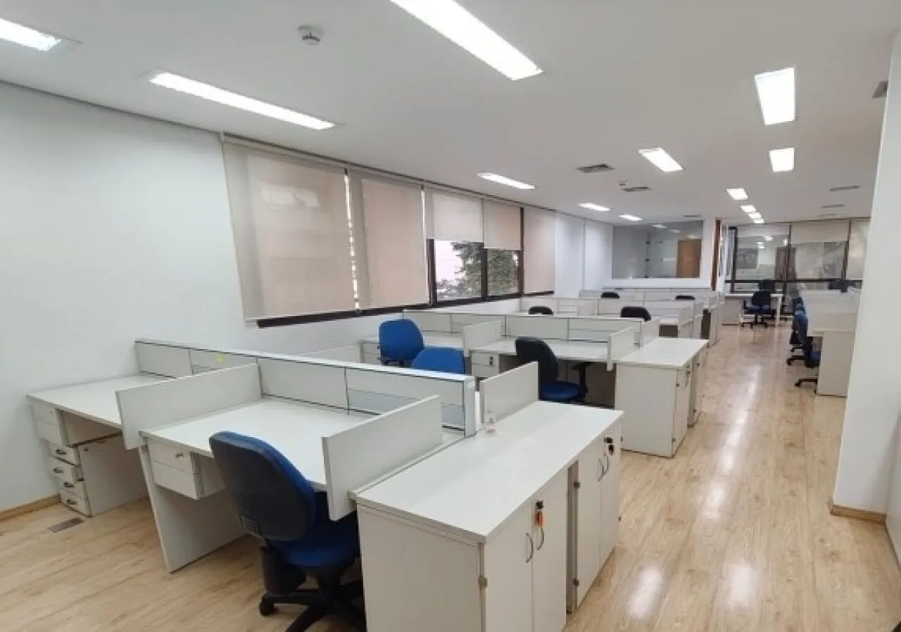 Imagem Sala comercial com 251m², para locação, com salas e vão livre, 6 vagas, na Vila Olímpia