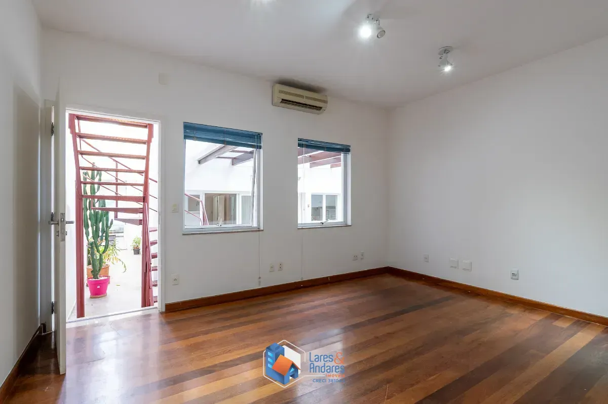 Imagem Casa para venda em Perdizes com 4 quartos, sendo 1 suíte, 171m²