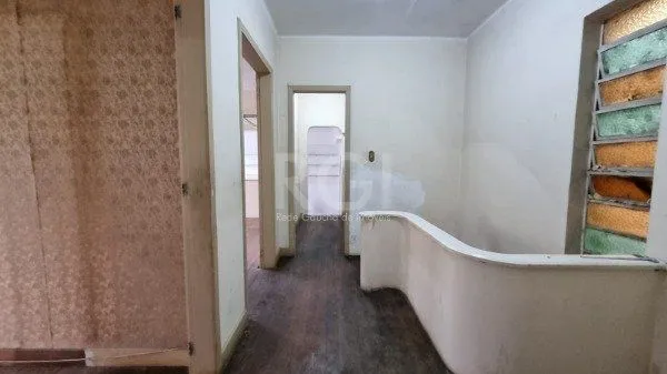 Imagem Casa para Venda - 200m², 2 dormitórios, 1 vaga - Moinhos de Vento