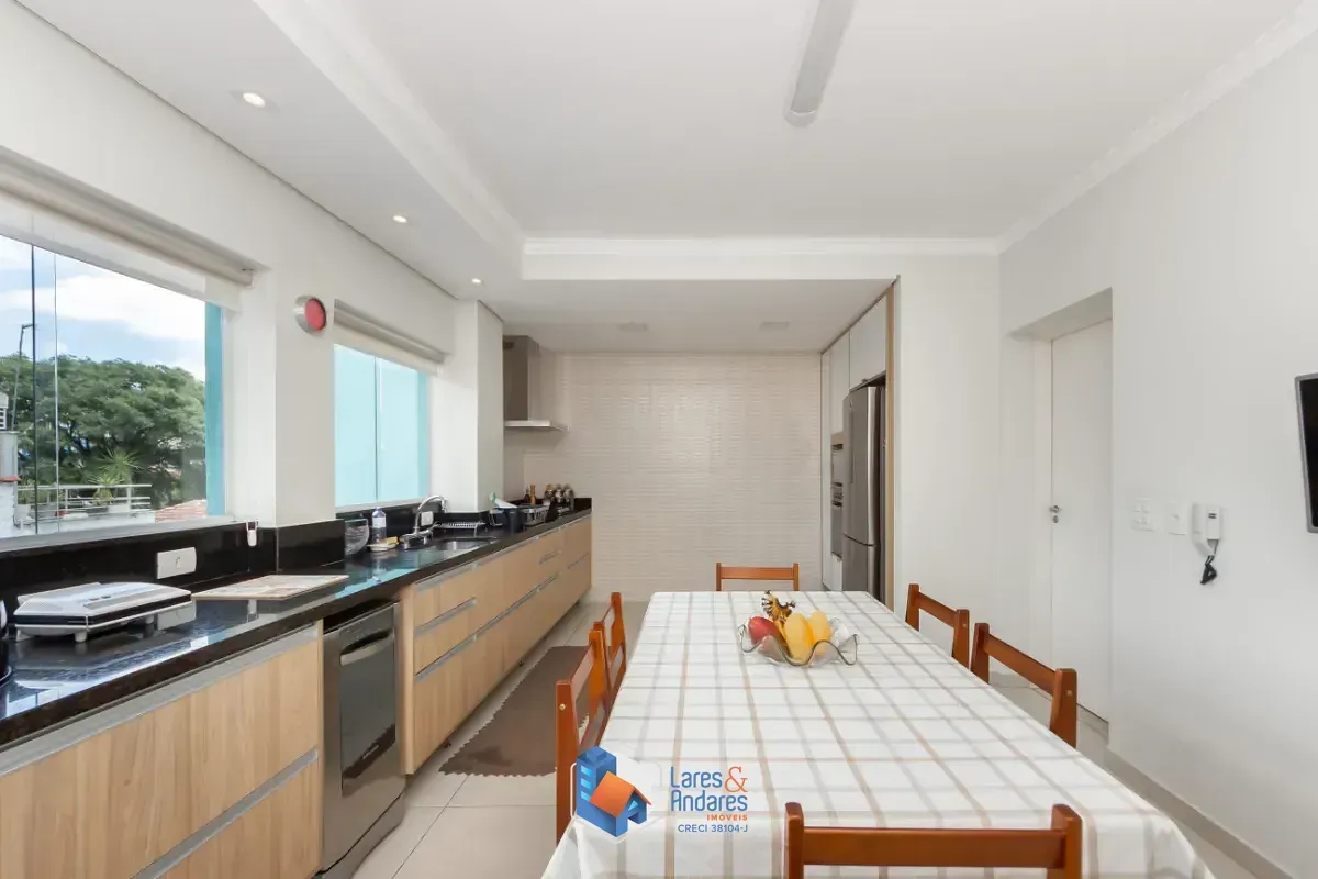 Imagem Casa para venda em Água Fria com 3 quartos, sendo 2 suítes, 219m²