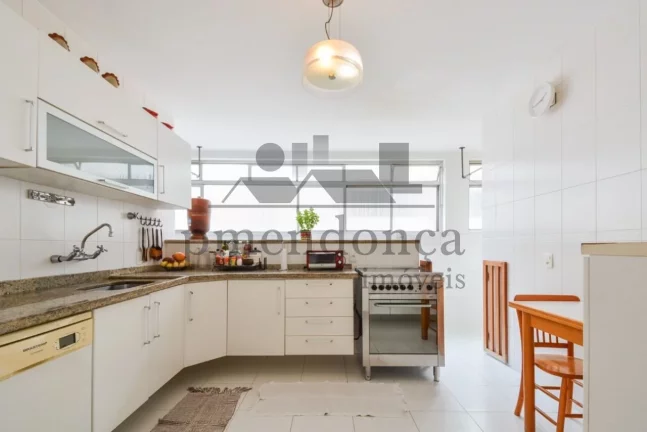 Imagem Apartamento com 142m² na Rua Sabará, 3 quartos (1 suíte) e 1 vaga.