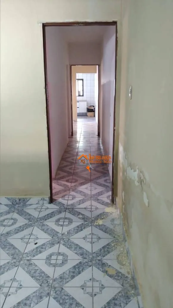 Imagem Sobrado com 6 dormitórios à venda, 270 m² por R$ 350.000,00 - Cidade Soberana - Guarulhos/SP