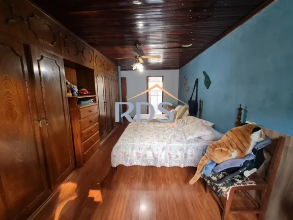 Imagem Oportunidade única, casa com 4 suítes, 5 vagas e piscina.