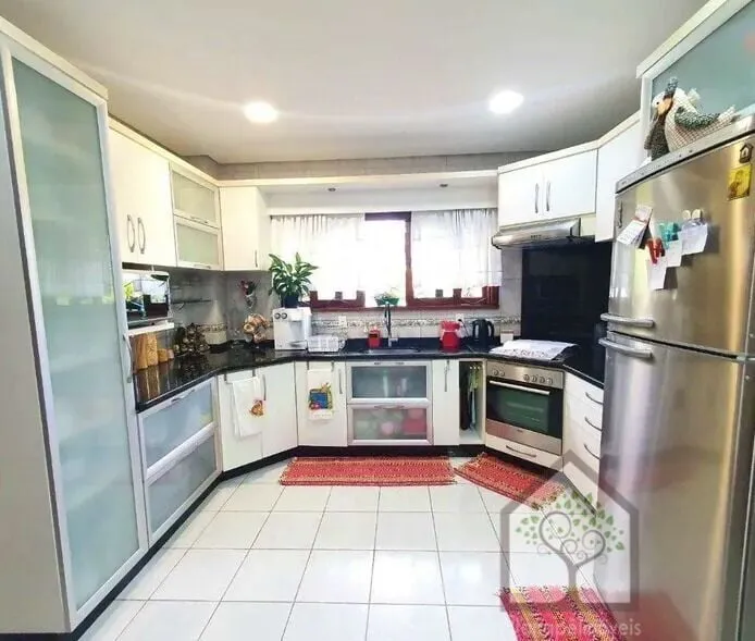 Imagem Excelente Casa com 370 m² no Carianos