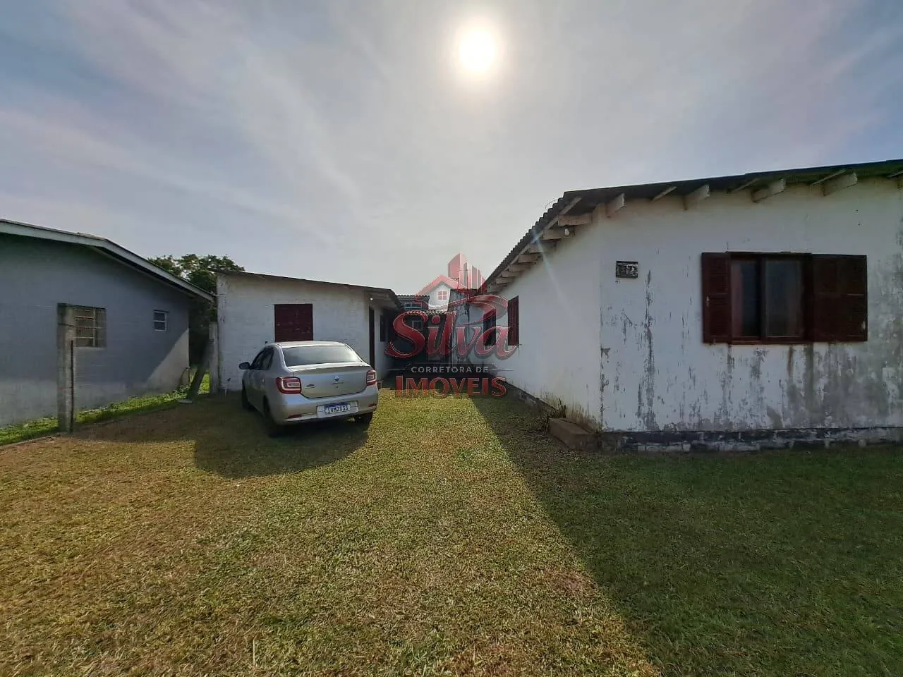 Terreno com 3 casas em Mariluz