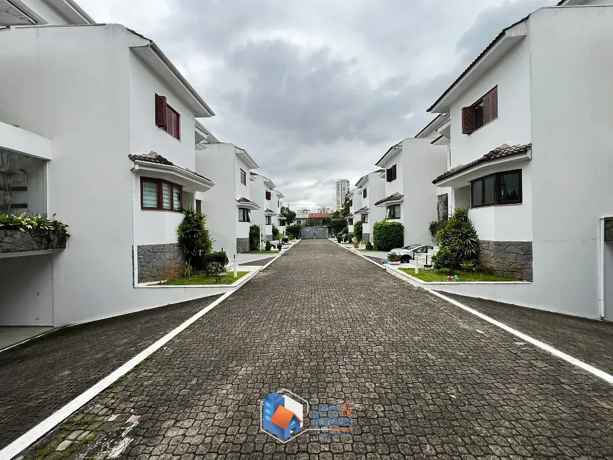 Foto do imóvel Casa no condomínio Condomínio Villa dos Emboabas para venda com 3 quartos, sendo 1 suíte, 364m² em Rua Emboabas