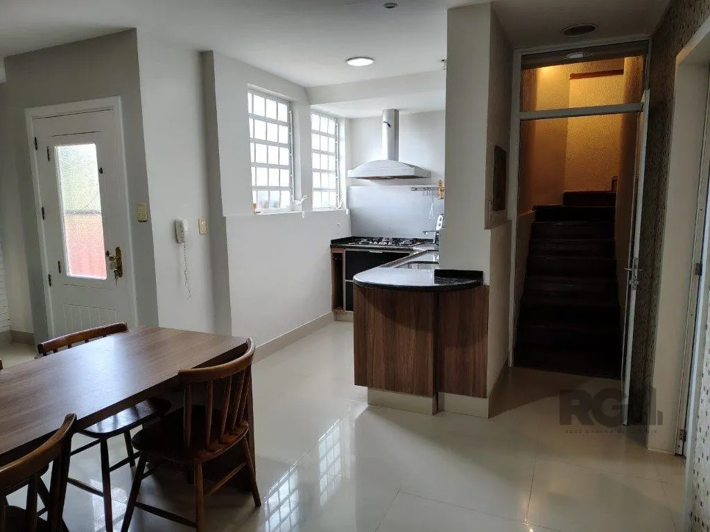 Imagem Casa sobrado com 300m² na Vila Nova de 3 dormitórios e 4 vagas