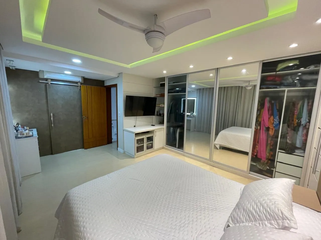 Imagem Casa em Condomínio com 03 quartos (01 suíte com closet) e 06 vagas no Ecoville