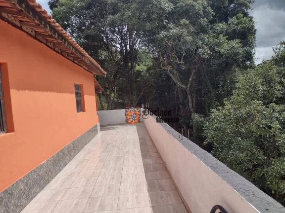 Imagem Chácara com 3 dormitórios à venda, 27000 m² por R$ 450.000,00 - Paiol Queimado - Camanducaia/MG