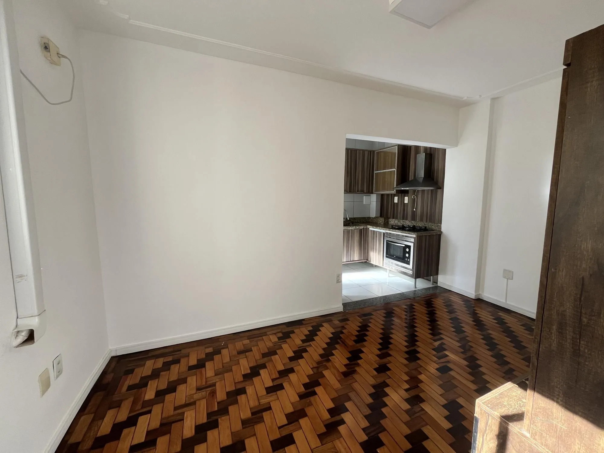 Imagem Reformado! Apartamento de 2 quartos no centro de Porto Alegre