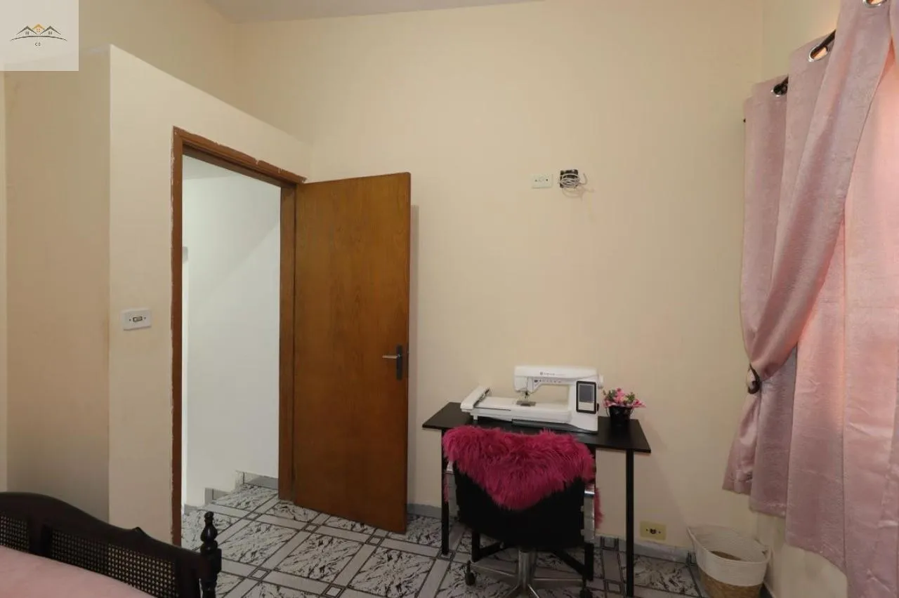 Imagem Sobrado à venda na V. Pires, Santo André 5 dorm. 2 suítes 5 vgs 280m²