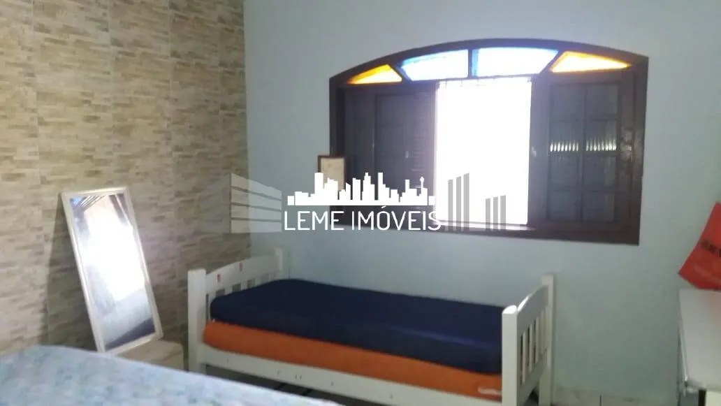 Imagem CASA TÉRREA AMPLA À VENDA NO LITORAL DE SÃO PAULO, ACEITA FGTS!!!