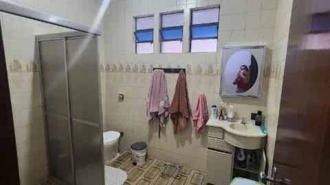 Imagem VENDA DE CASA NO JARDIM RINCÃO, EM ARUJÁ/SP, 381m², 2 quartos, sala de estar e jantar. CONSULTE-NOS