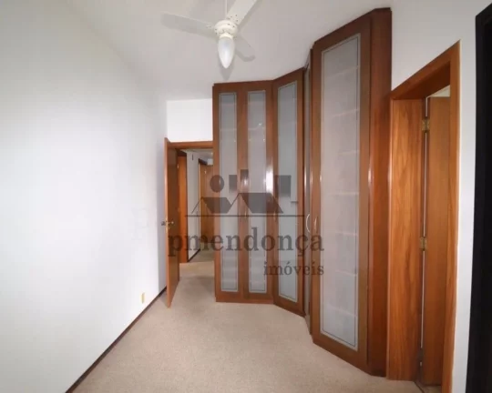 Imagem Apartamento amplo e iluminado. Living para 03 ambientes com lareira, terraço gourmet e piscina. Coz...