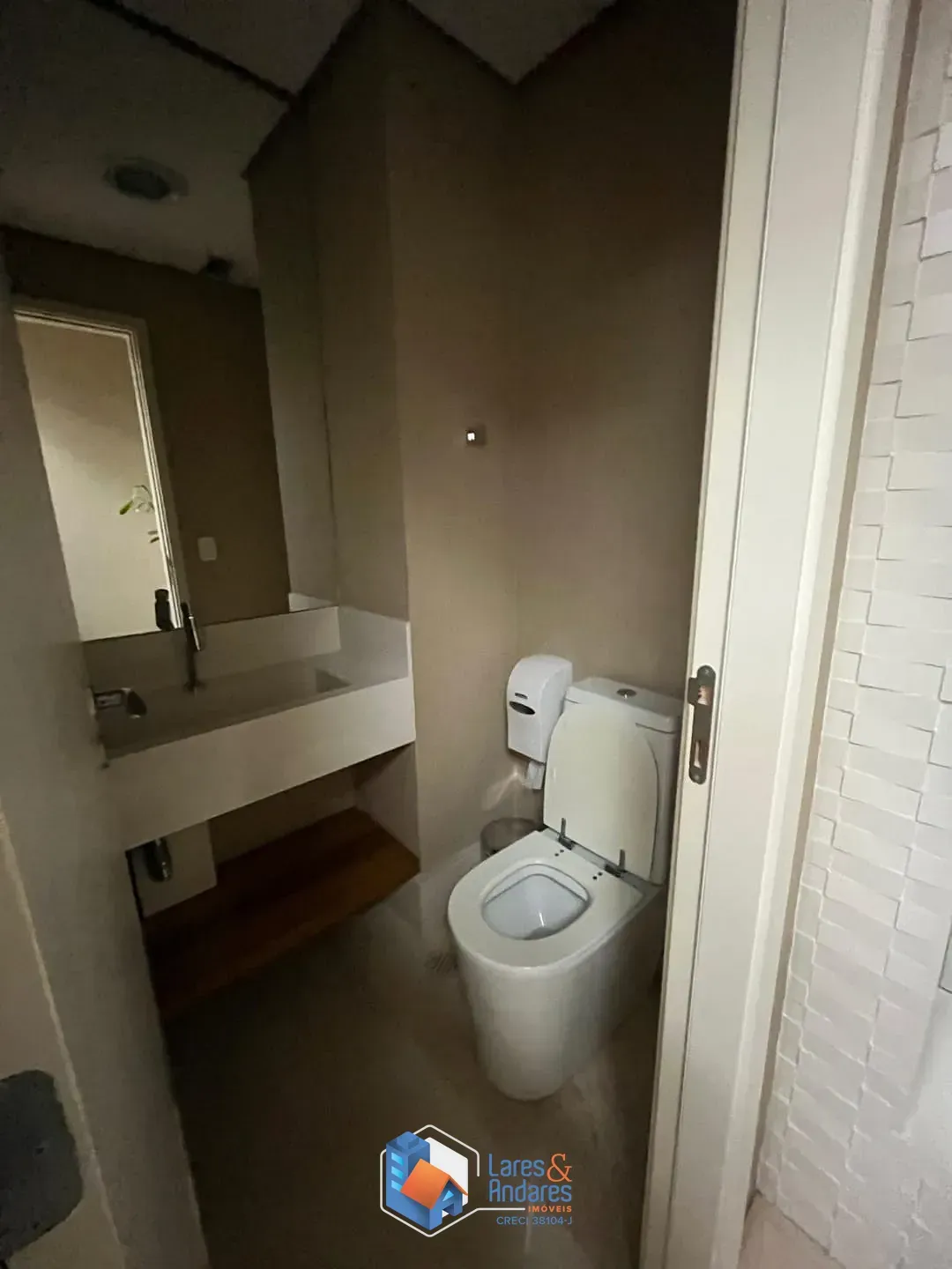 Imagem Conjunto comercial para venda em Jardim Caboré, 123m²
