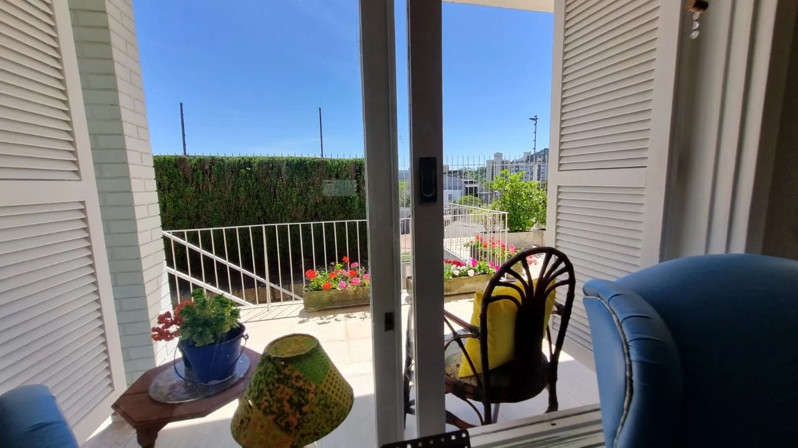 Imagem Casa Espetacular com Vista Deslumbrante, Reformada por Arquiteto de 2 dormitórios, suíte, próximo a PUC e Carrefour no bairro Partenon em Porto Alegre/RS/