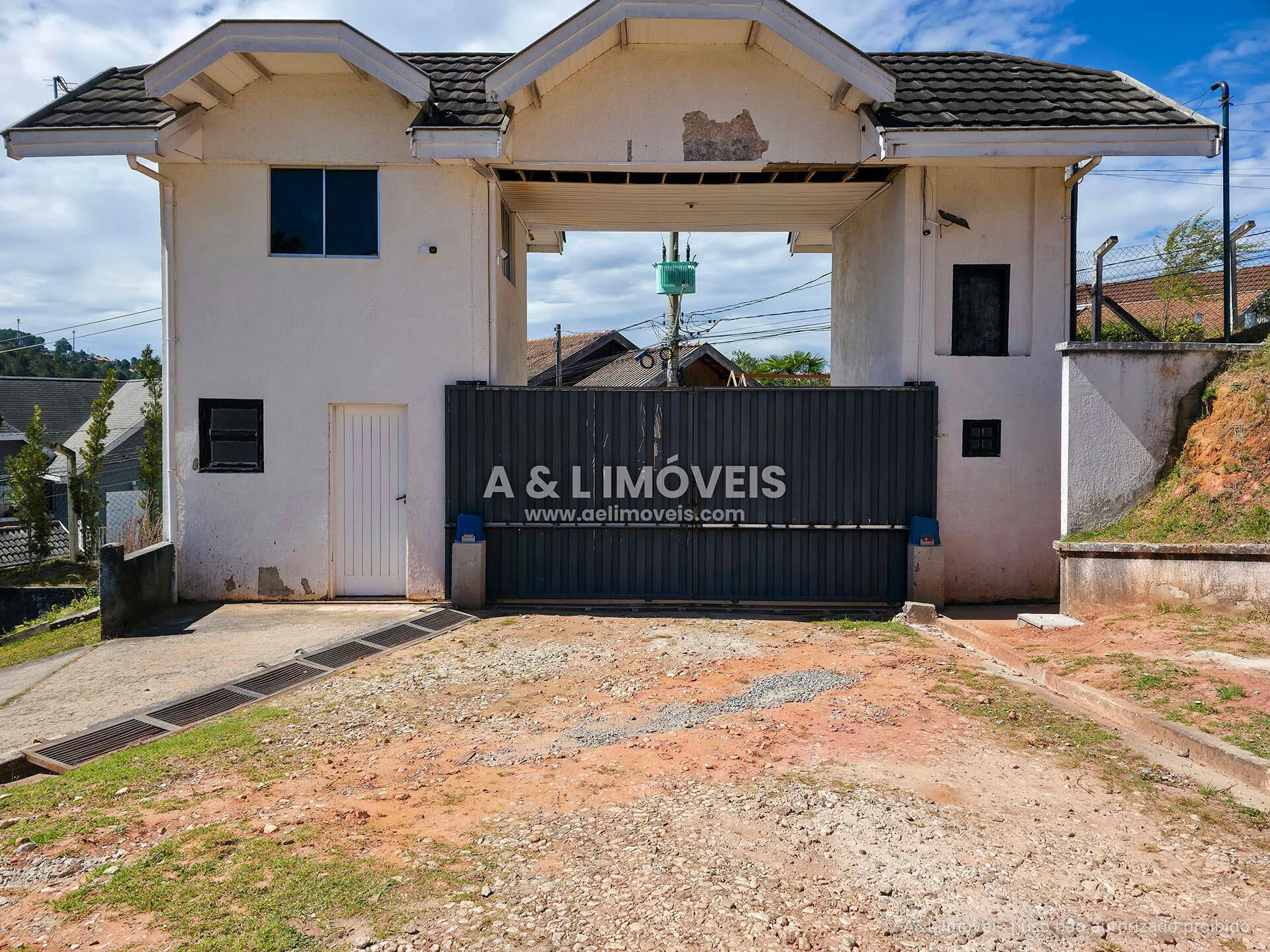 Imagem Terreno à venda em Campos do Jordão | 325,45 m² | Villagio D'Imbiry