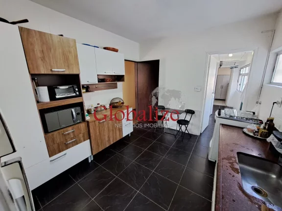 Imagem Apartamento com 131m², 2 quartos, varanda, dependência, vaga demarcada por R$720.000,00 no Gonzaga em Santos