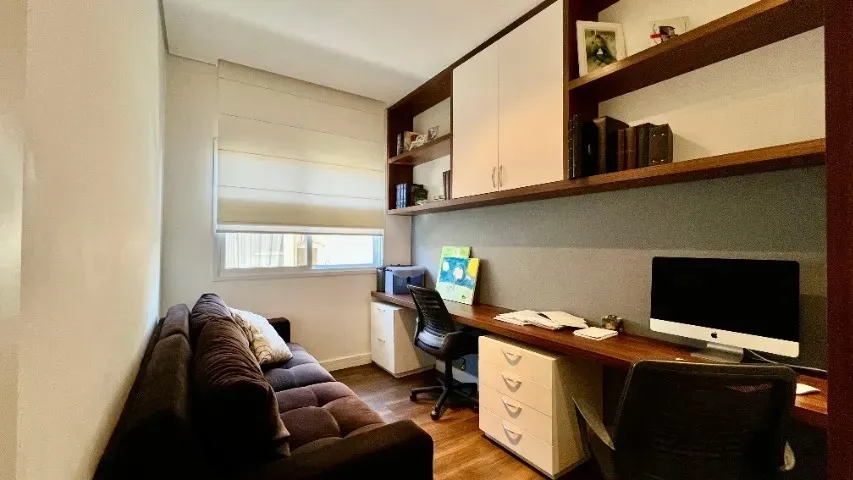 Imagem Casa de Alto Padrão no Condomínio Santa Maria ? 4 Quartos, 2 Suítes, Piscina Aquecida e Área Gourmet
