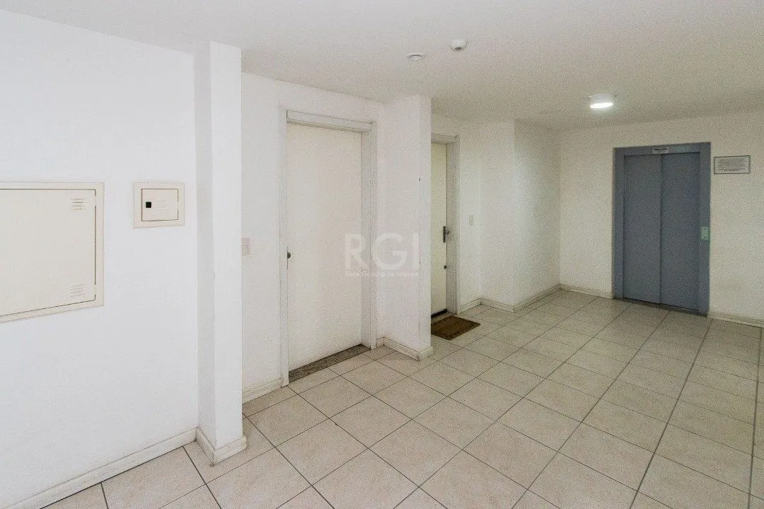 Imagem Apartamento | Bairro Cristal | 2 dormitórios | Suíte | Semi mobiliado | 1 vaga escriturada