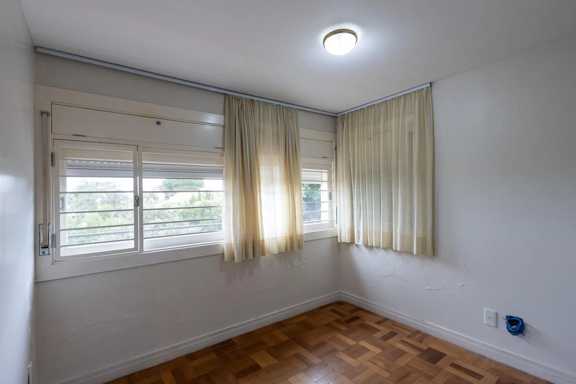 Imagem Casa com 4 dormitórios à venda, Jardim Isabel, Porto Alegre
