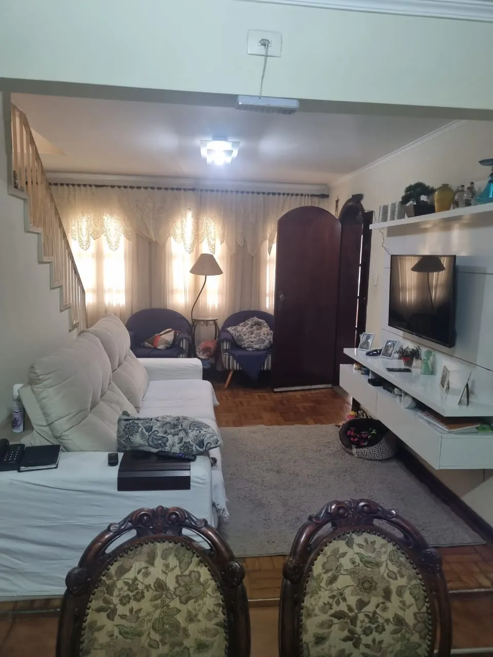 Imagem VENDO LINDO SOBRADO NO RESIDENCIAL INGAÍ COM 03 DORMITÓRIOS!
