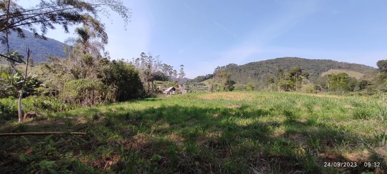 Imagem Terreno para a sítio, em Salto do Major Gercino SC. Com área plana, com terra boa de plantio. Tem mais de 30 metros um lindo RIACHO nos fundos, com ág