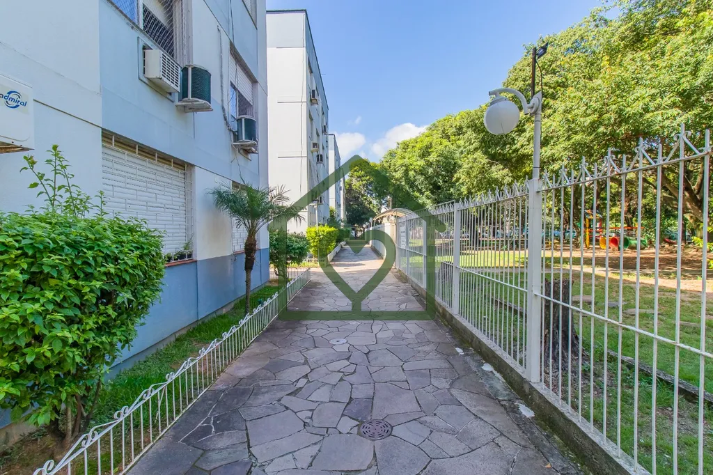 Imagem Heras Imóveis vende apartamento mobiliado, com 2 dormitórios, no bairro Passo da Areia, em Porto A...
