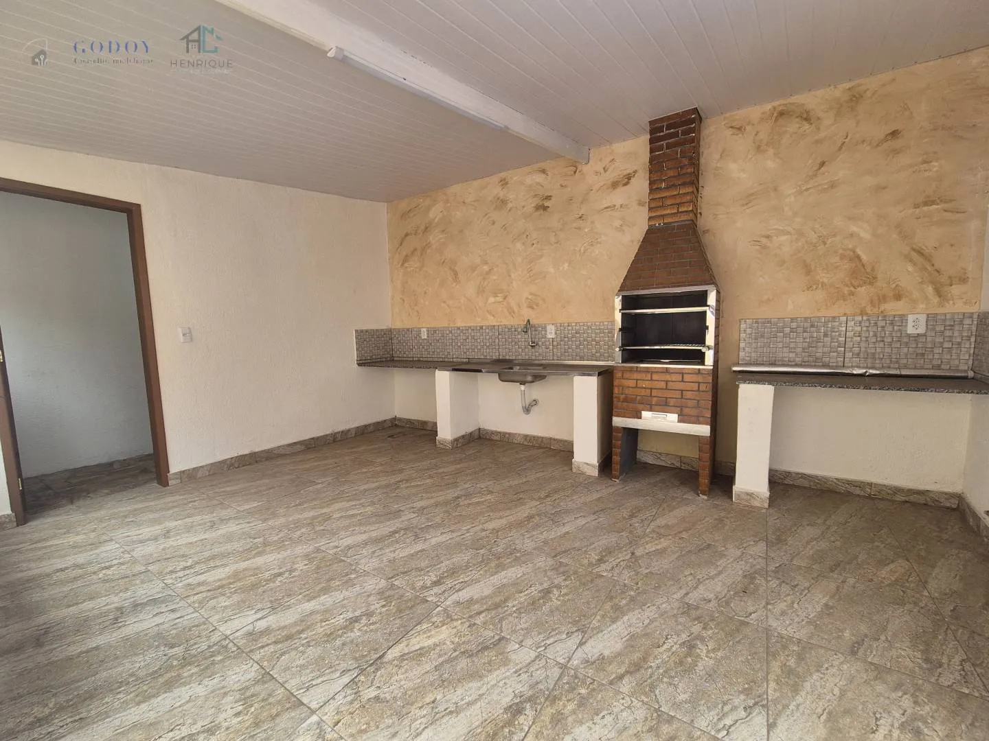 Imagem Casa com área gourmet e vista para a Serra da Mantiqueira - Bairro Mombaça,