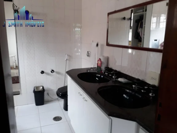Imagem CASA NOBRE, 191m², ÓTIMOS ACABAMENTOS, EM CONDOMÍNIO FECHADO, RODOANEL.