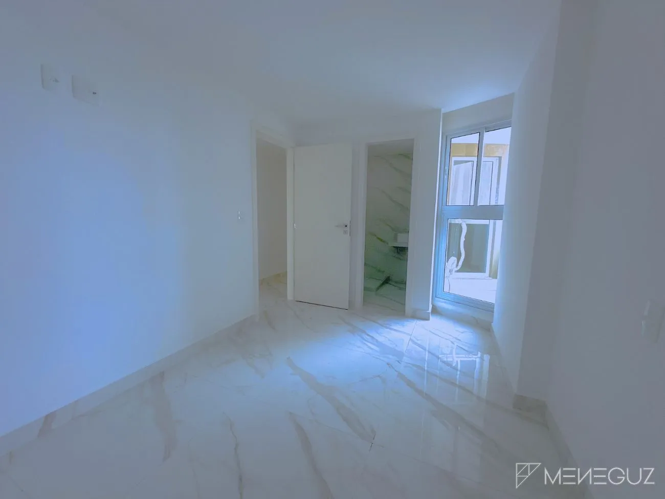 Imagem Amplo apartamento com 4 suítes de frente total para o mar da Praia do Morro em Guarapari