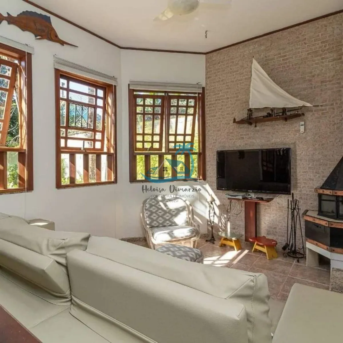 Imagem Linda casa com 4 suítes à venda em condomínio fechado no Horto em Ubatuba