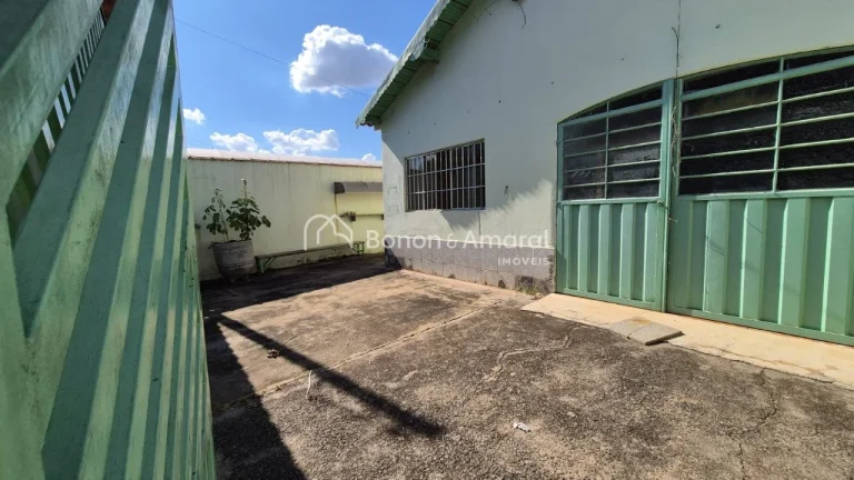 Imagem Casa à venda no bairro João Aranha, em Paulínia, localizada em frente a uma bela praça, proporci...