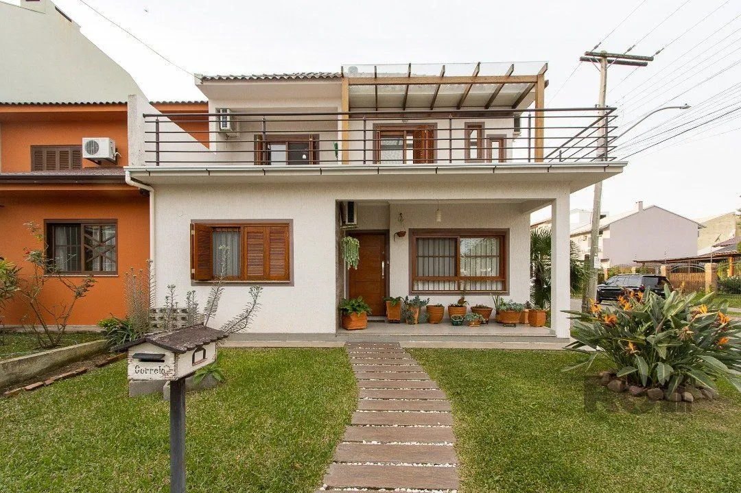 Imagem Casa para Venda com 3 dormitórios, sendo 1 suítes e 2 vagas no bairro Hípica