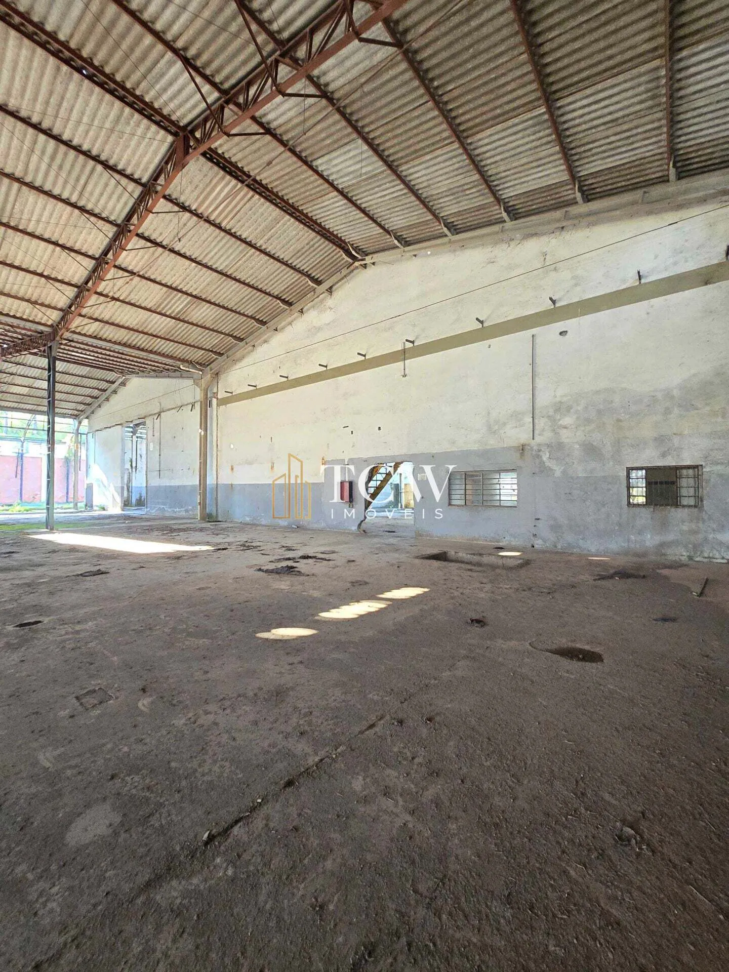 Imagem Galpão Industrial e Logístico à Venda em Itaquaquecetuba | 5.500 m² | São Paulo/SP