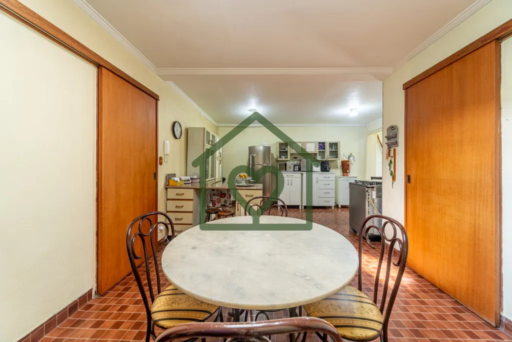 Imagem Casa Residencial com 3 pavimentos no bairro Sarandi com 290m² distribuída da seguinte maneira: 2 l...
