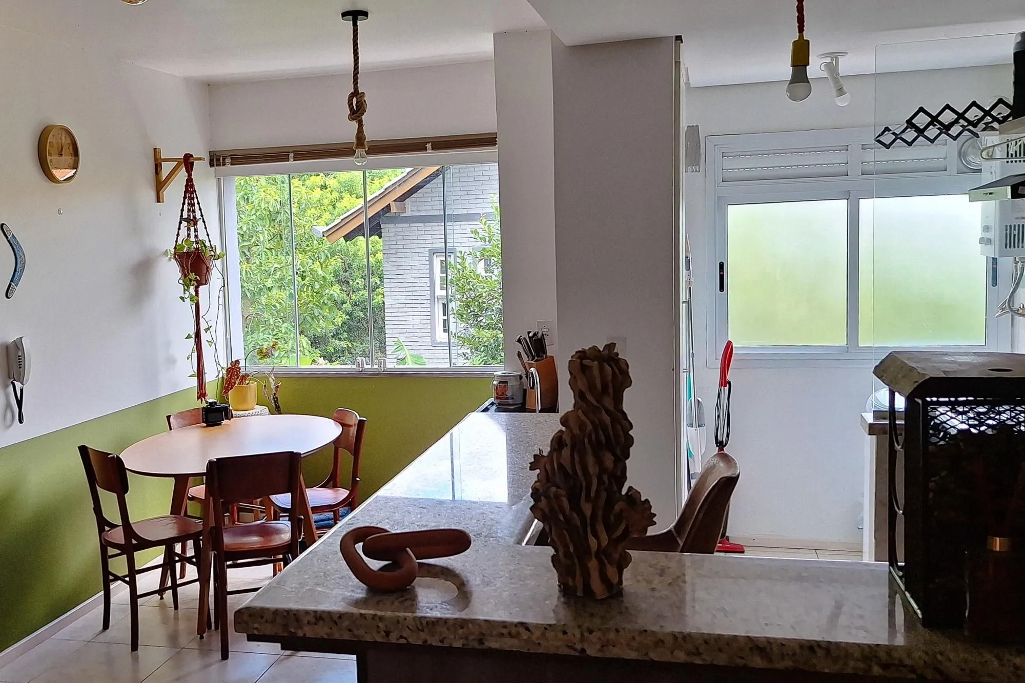 Imagem Belíssimo Apartamento com 3 dormitórios e 1 vaga de garagem no bairro Aberta dos Morros, zona sul de Porto Alegre.