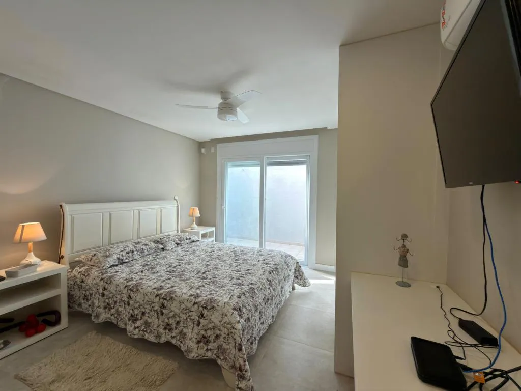 Imagem Casa 4 Dormitórios - Bairro xangri-la