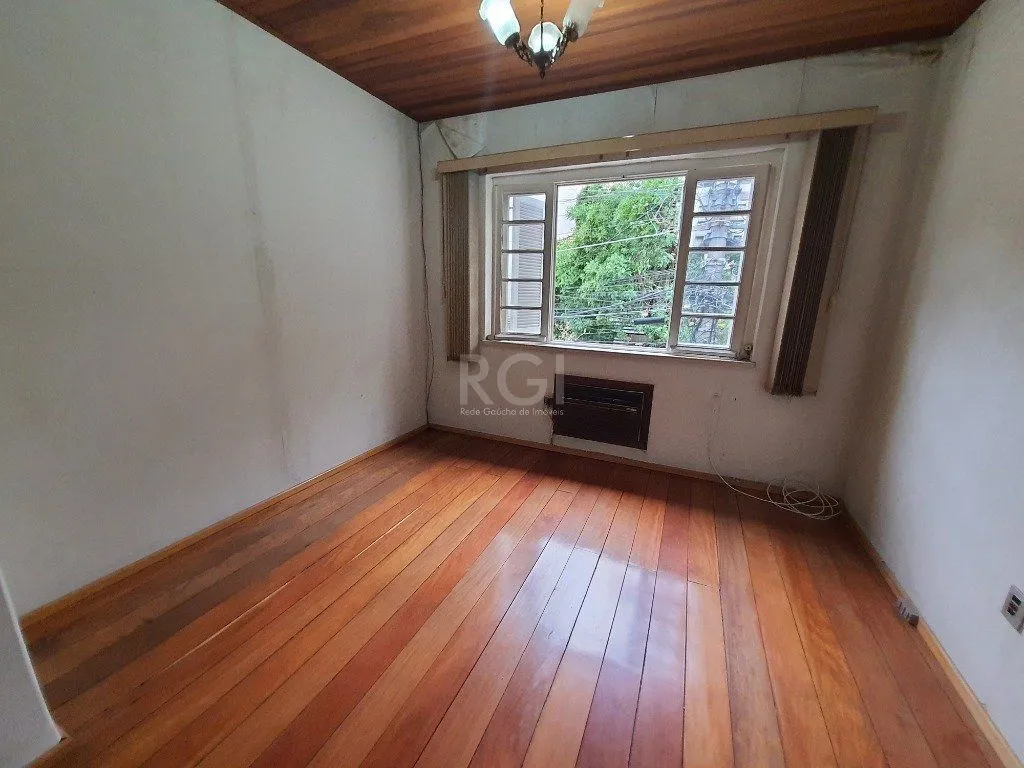 Imagem Casa para Venda - 300m², 3 dormitórios, sendo 3 suites, 5 vagas - Santana