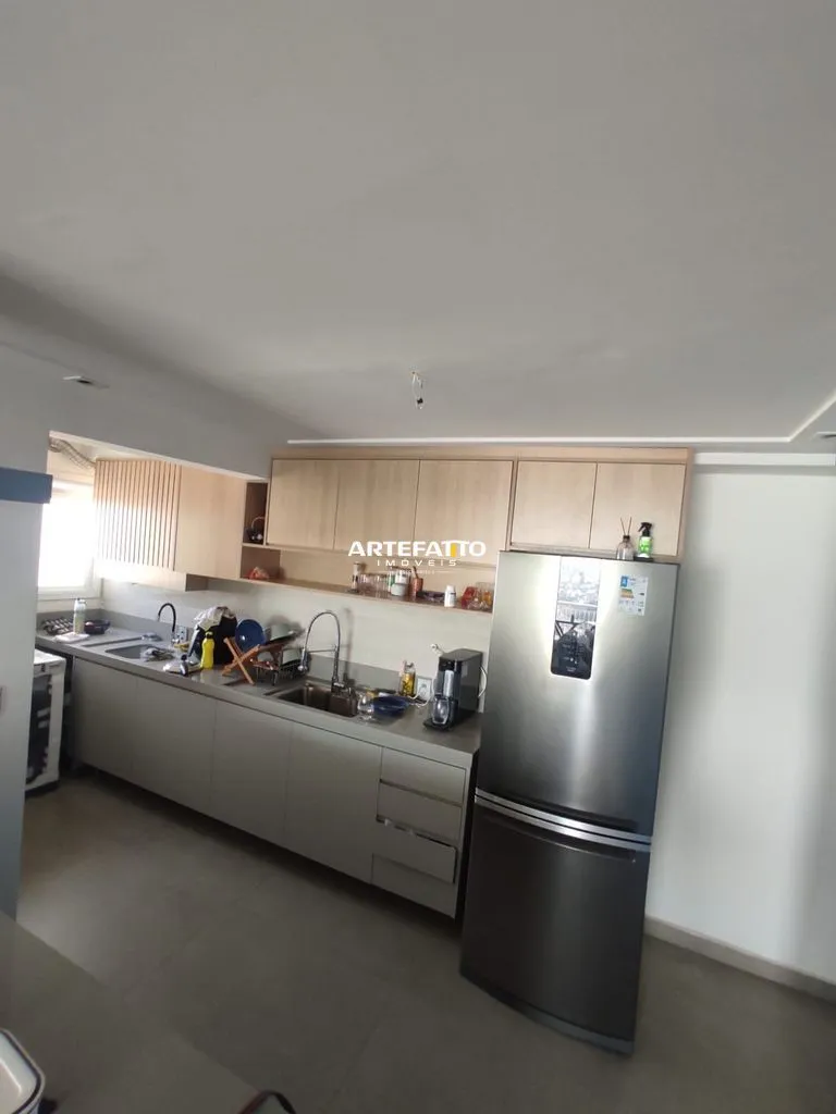 Imagem Com 3 Dormitorios , 2 vagas de garagem e depósito.