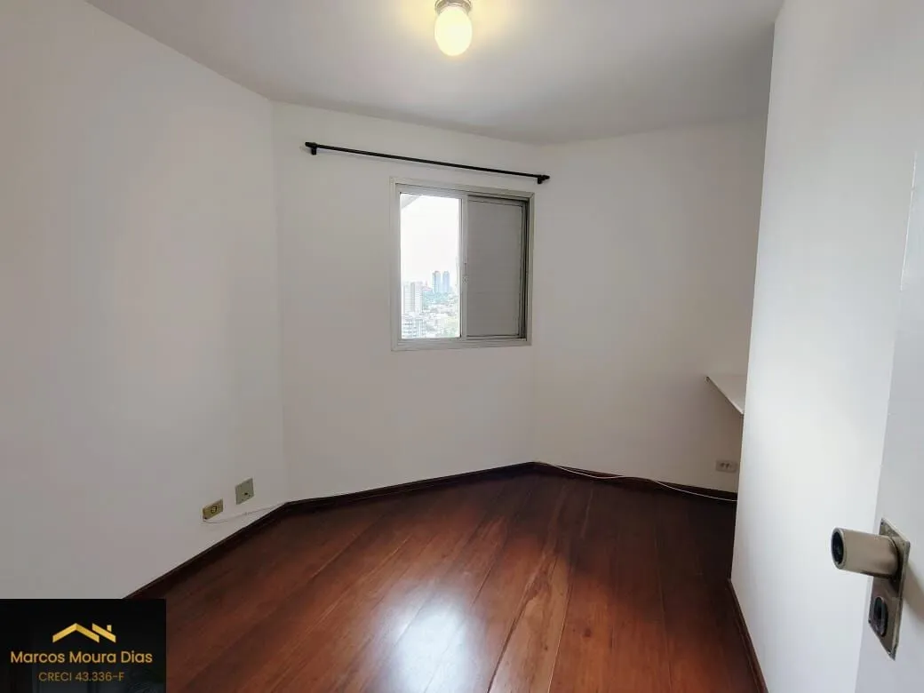 Imagem Apartamento Pinheiros, 2 dormitórios( 1 suíte) e 2 vagas, perto Metrô Fradique e com excelente valor de Condomínio. Edifício com Portaria 24 hs, Gerador e Lazer