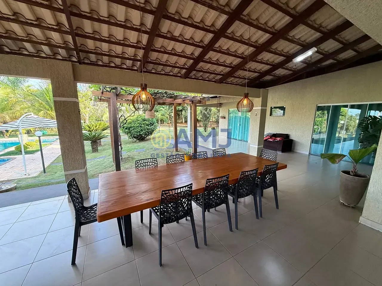 Imagem CHÁCARA DE ALTO PADRÃO COM CAMPO DE FUTEBOL PRÓPRIO - TERRAS DO BOI ll