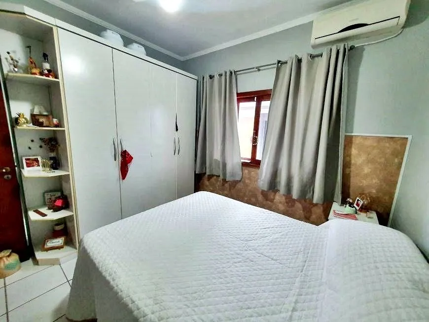 Imagem Casa à venda com 343m² I 5 Dormitórios I 2 suítes I Piscina - em Carianos Florianópolis