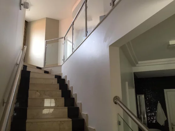 Imagem Casa à venda no bairro Coroa do Meio 4: 4 suítes, vista livre, piscina!