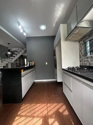 Imagem Casa duplex com quadra esportiva e piscina , disponível para locação, no conjunto 31 de março, no bairro Japiim , semi-mobiliada