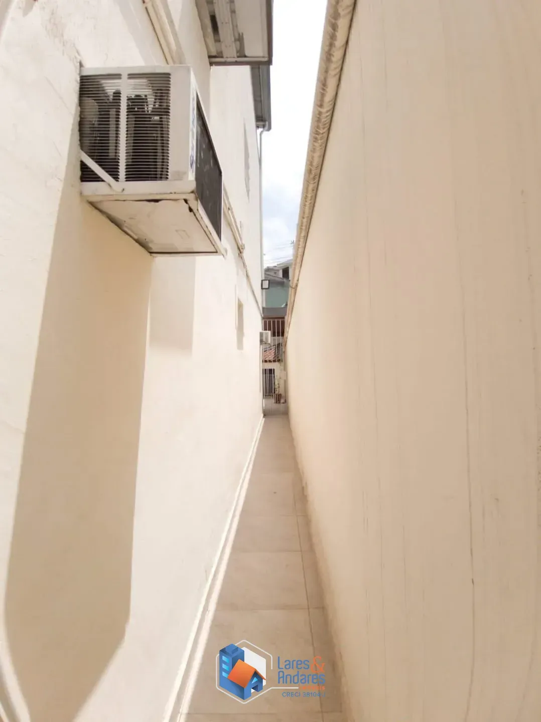 Imagem SOBRADO À VENDA, COM 300M² SENDO 3 PAVIMENTOS EM RUA EM SAÍDA COM AMPLA ÁREA GOURMET 3 DORMS SENDO 2 SUÍTES - OPORTUNIDADE - LAUZANE PAULISTA