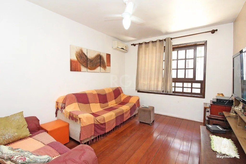 Imagem Casa para Venda - 202m², 4 dormitórios, sendo 1 suites, 3 vagas - Petrópolis