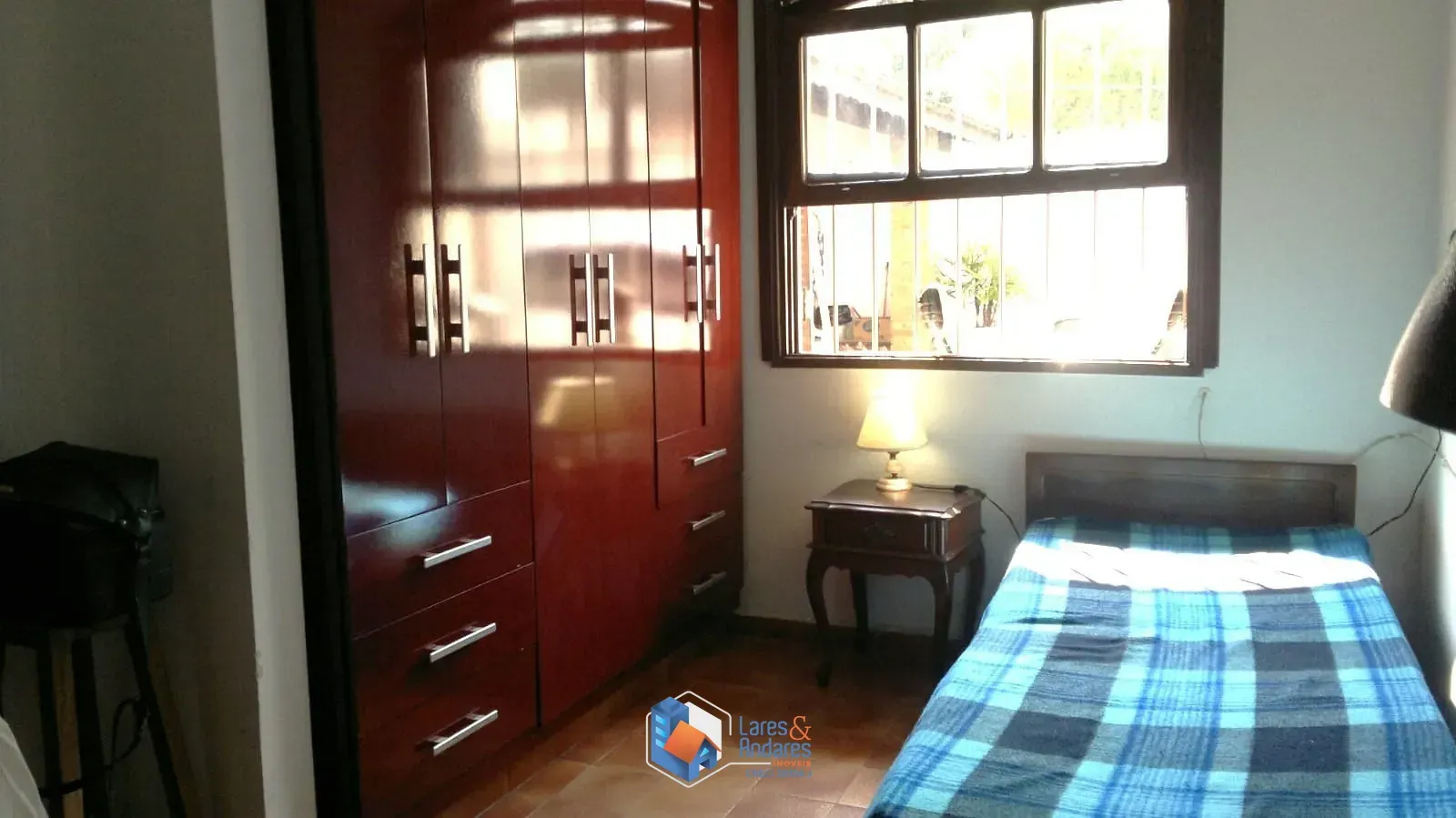 Imagem CASA À VENDA, COM 296M² COM 6 AMPLOS DORMS, COM 2 SUÍTES, 4 SALAS, COZINHA COM PLANEJADOS, CHURRASQUEIRA E 8 VAGAS - TREMEMBÉ - SP